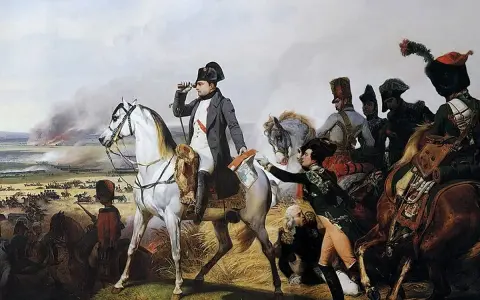 Napoléon, sur son cheval blanc, observe la bataille. La fumée des combats annonce la victoire de Napoléon.