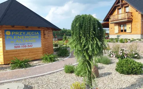 Drewniane altany i domki zapraszają na plenerowe przyjęcia. Idealne miejsce na rodzinne spotkania i camping gacki.