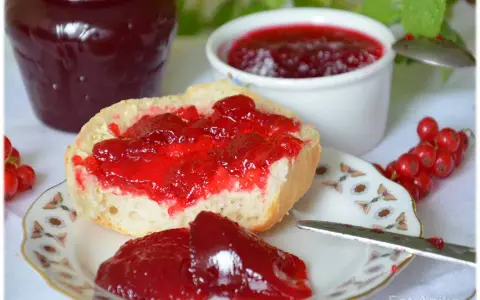 Sekret idealnej galaretki z czerwonych porzeczek – przepis Toli