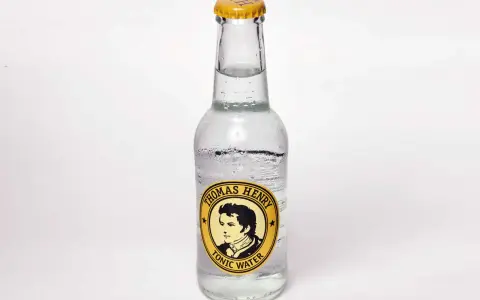Thomas Henry Tonic Water: Erfrischendes, kohlensäurehaltiges Getränk mit Chinin, perfekt für Cocktails.