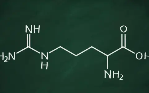 Struktura chemiczna L-argininy. Zrozumienie jej budowy pomaga w analizie potencjalnych l-arginina skutki uboczne.