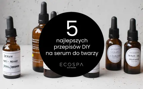 Butelki z pipetą zawierające domowe serum, w tym serum aloesowe. Tekst na czarnym tle głosi "5 najlepszych przepisów DIY na serum do twarzy".