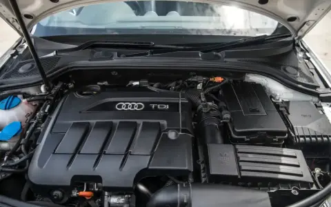 Silnik 2.0 TDI 140KM Audi, czysty i zadbany, gotowy do dalszej jazdy.