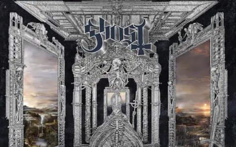 Album av Ghost med en skelettfigur i påv-liknande kläder, omgiven av arkitektur och skelett.