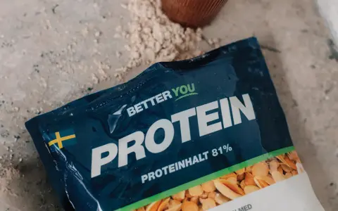 En påse Better You Protein med 81% proteinhalt. Perfekt för dig som vill ha ett långsamt protein för en jämn energitillförsel.