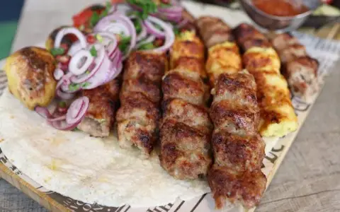 Kebab na diecie keto? Poznaj sekrety jedzenia bez węglowodanów!
