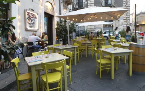 Deposito bagagli Catania: la pizzeria non offre il servizio. Ecco le alternative!