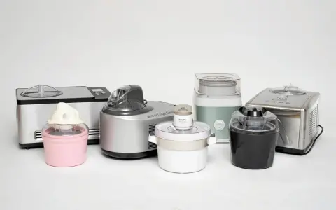 Samling av glassmaskiner, redo att skapa ditt perfekta glass recept.