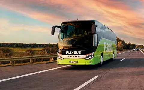 FlixBus Warszawa: Skąd odjeżdża Twój autobus? Sprawdź!