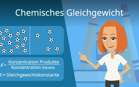 Eine Frau erklärt das chemische Gleichgewicht anhand von Fußballsymbolen und der Gleichgewichtskonstante K.