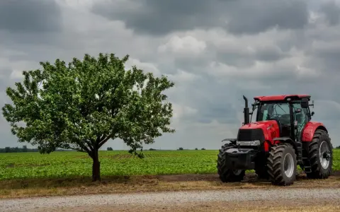 Badanie techniczne ciągnika: Co sprawdzają i jak zdać za pierwszym razem?