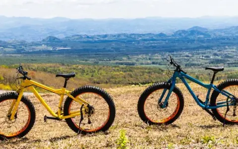 Czy rower MTB nadaje się na asfalt? Odkryj wady i zalety jazdy