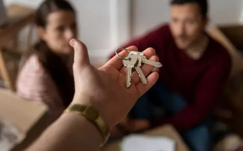Czy właściciel mieszkania może zakazać przyjmowania gości? Sprawdź swoje prawa