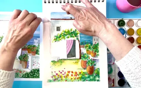Manos pintando acuarelas fáciles de hacer: un patio con flores y una casa blanca.