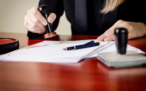 Ile kosztuje przepisanie mieszkania u notariusza? Sprawdź ukryte opłaty
