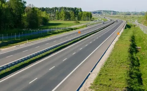 Czym się różni droga ekspresowa od autostrady? Kluczowe różnice i wskazówki
