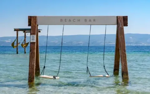 Omiš atrakcje: Pirackie przygody, rafting, plaże. Przewodnik Chorwacja