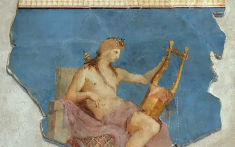 Apollon, griechischer Gott des Lichts, sitzt mit einer Lyra auf blauem Grund.