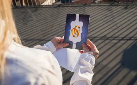Zaproszenie ślubne z obrączkami. Jak uratować sytuację "last minute", gdy skutki wysłania zaproszeń zbyt późno są już widoczne.