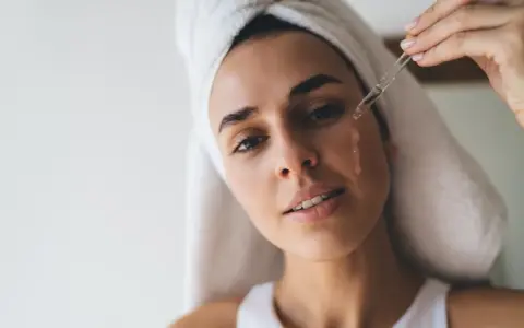 Najpierw retinol czy kwas hialuronowy - jak uniknąć podrażnień?