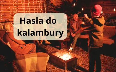 Przy ognisku, w blasku lampek, grupa ludzi śmieje się, a na ekranie widnieje napis "Hasła do kalambury śmieszne".