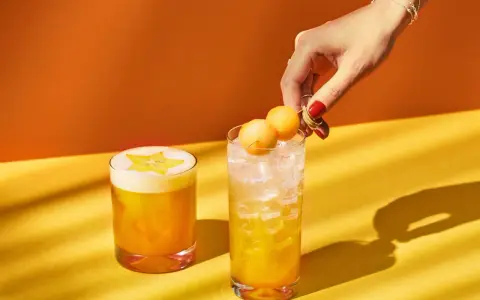 Jak zrobić drinki z wódki? Proste przepisy i triki domowe