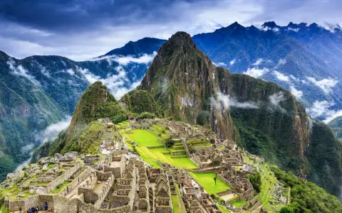 Ruinas incas de Machu Picchu, un sitio arqueológico en los Andes peruanos, que narra la historia de una civilización perdida.