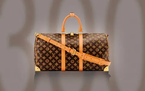 Borsa Louis Vuitton monogram marrone con dettagli in pelle color cuoio. Un classico dal louis vuitton anno di fondazione, perfetto per viaggiare con stile.