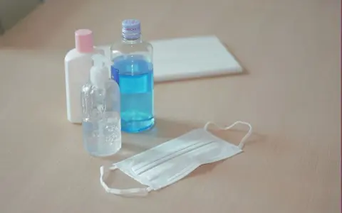 Dezynfekcja DIY: zrób własny płyn z alkoholem 70% lub wodą utlenioną
