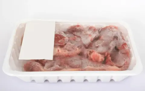 Ile mięso w zamrażarce? Poznaj bezpieczne czasy dla każdego rodzaju!