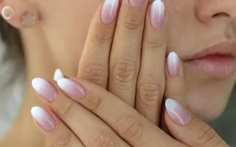 Pink-weiße Nägel: 15+ Designs & DIY-Anleitungen für jeden Anlass