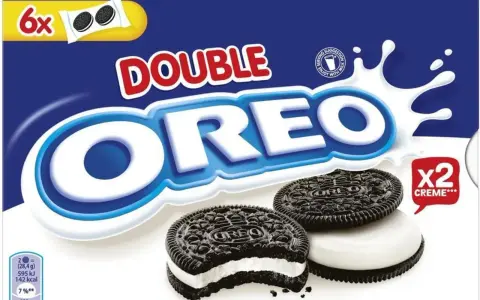 Opakowanie ciastek Oreo Double z dwoma ciastkami i napisem "x2 Creme".