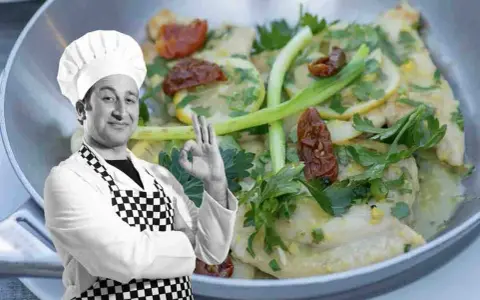 Chef approva scaloppine al limone cremose, un piatto invitante con limone, pomodori secchi e prezzemolo.