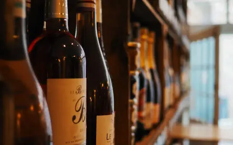 Jakie wino ma najmniej kalorii? Wybierz idealne na dietę!