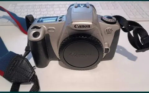 Lustrzanka Canon EOS 300 - poznaj jej wyjątkowe cechy i możliwości