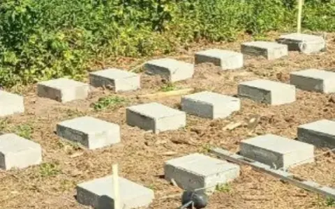 Jaki fundament pod domek letniskowy drewniany, aby uniknąć problemów?