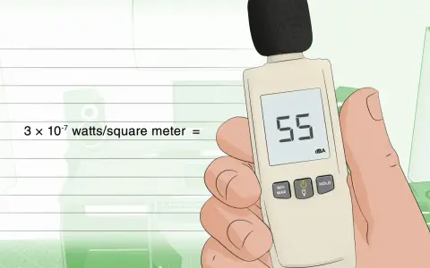 Main tenant une main un sonomètre affichant 55 dBA, prêt à effectuer une decibels mesure.