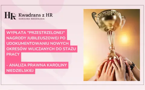 Wypłata nagrody jubileuszowej po udokumentowaniu nowych okresów wliczanych do stażu pracy. Złoty puchar w dłoniach symbolizuje sukces.
