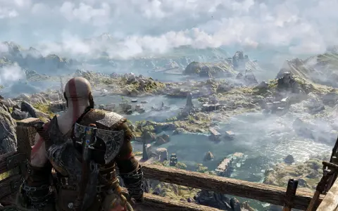 Kratos spogląda na rozległy, mglisty krajobraz. Zastanawiasz się, ile trwa fabuła God of War Ragnarök, przemierzając te ziemie.