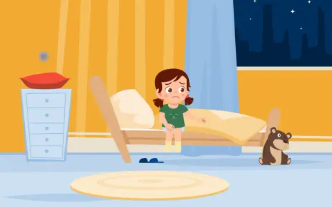 Trauriges Mädchen sitzt auf dem Bett. Sie hat Angst, dass das Kind nachts nicht trocken bleibt. Ein Teddybär sitzt daneben.