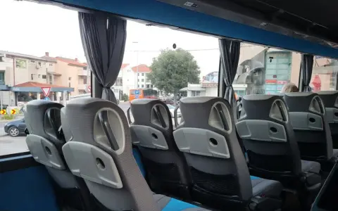 Toaleta w autokarze: jak działa i czego nie wolno robić?