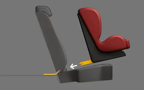 Asiento de coche con sistema de anclaje alternativo al Isofix. Muestra cómo asegurar una silla infantil si mi coche no tiene Isofix.