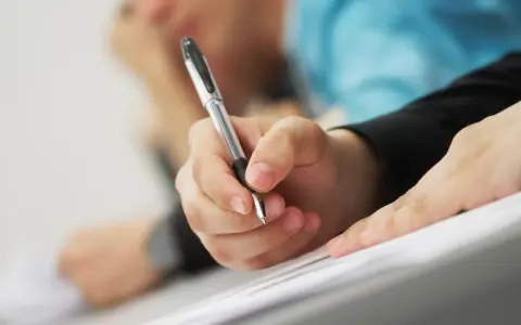 Ile razy można poprawiać egzamin zawodowy? Bez limitu, ale z zasadami!