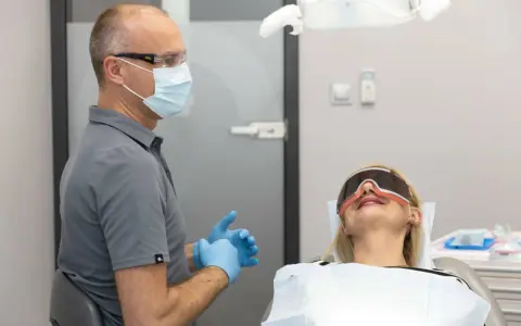 Jak nie bać się dentysty? Bezbolesne leczenie i spokój w gabinecie.