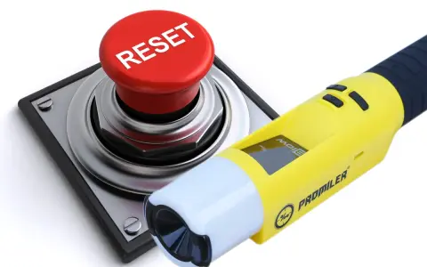Alkomat Promiler i duży czerwony przycisk RESET. Instrukcja obsługi alkomatu iblow.