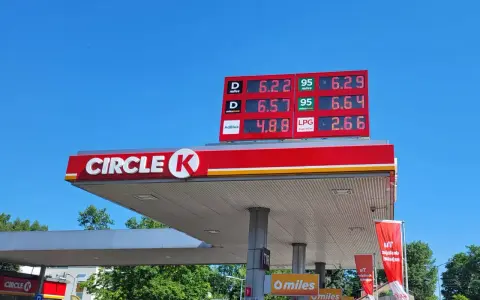 Cena gazu LPG na stacji Circle K: 2.66. Widoczne też ceny diesla i benzyny 95.