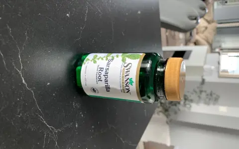 Sarsaparilla: Skutki uboczne i interakcje. Czy na pewno wiesz wszystko?