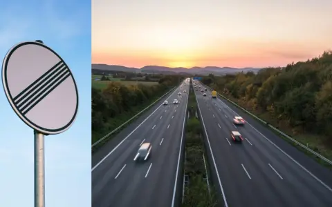 Slut på hastighetsbegränsning på en tysk Autobahn vid solnedgången. Bilar susar fram på motorvägen.