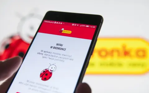 Czy aplikacja i karta Biedronki to to samo? Odkryj kluczowe różnice