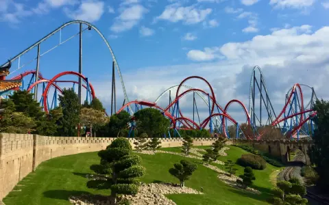 Horarios parques atracciones 2026: Tu guía para evitar colas